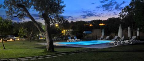 Piscine extérieure (ouverte en saison)