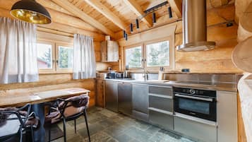 Panoramic Cabin | Private kitchen | Fridge, stovetop, dishwasher, coffee/tea maker