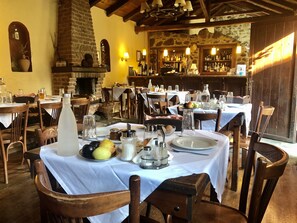 Reception - Agios Germanos Traditional Hotel (Prespes)