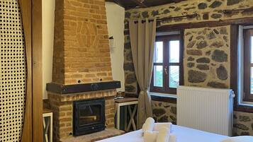 Basic Double Room | Individually decorated, individually furnished, desk, laptop workspace