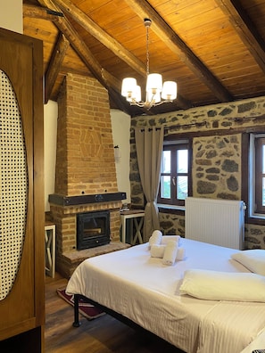Basic Double Room | Individually decorated, individually furnished, desk, laptop workspace - Agios Germanos Traditional Hotel (Prespes)