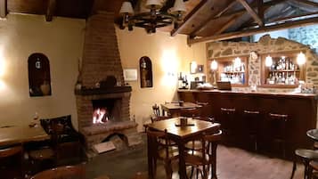 Desayuno de cocina local (EUR 10 por persona)