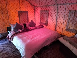 Basic Double or Twin Room, 2 Twin Beds | Rollaway beds