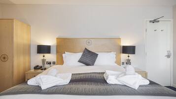 Quarto casal superior | 1 quarto, roupas de cama premium, cofres nos quartos, escrivaninha