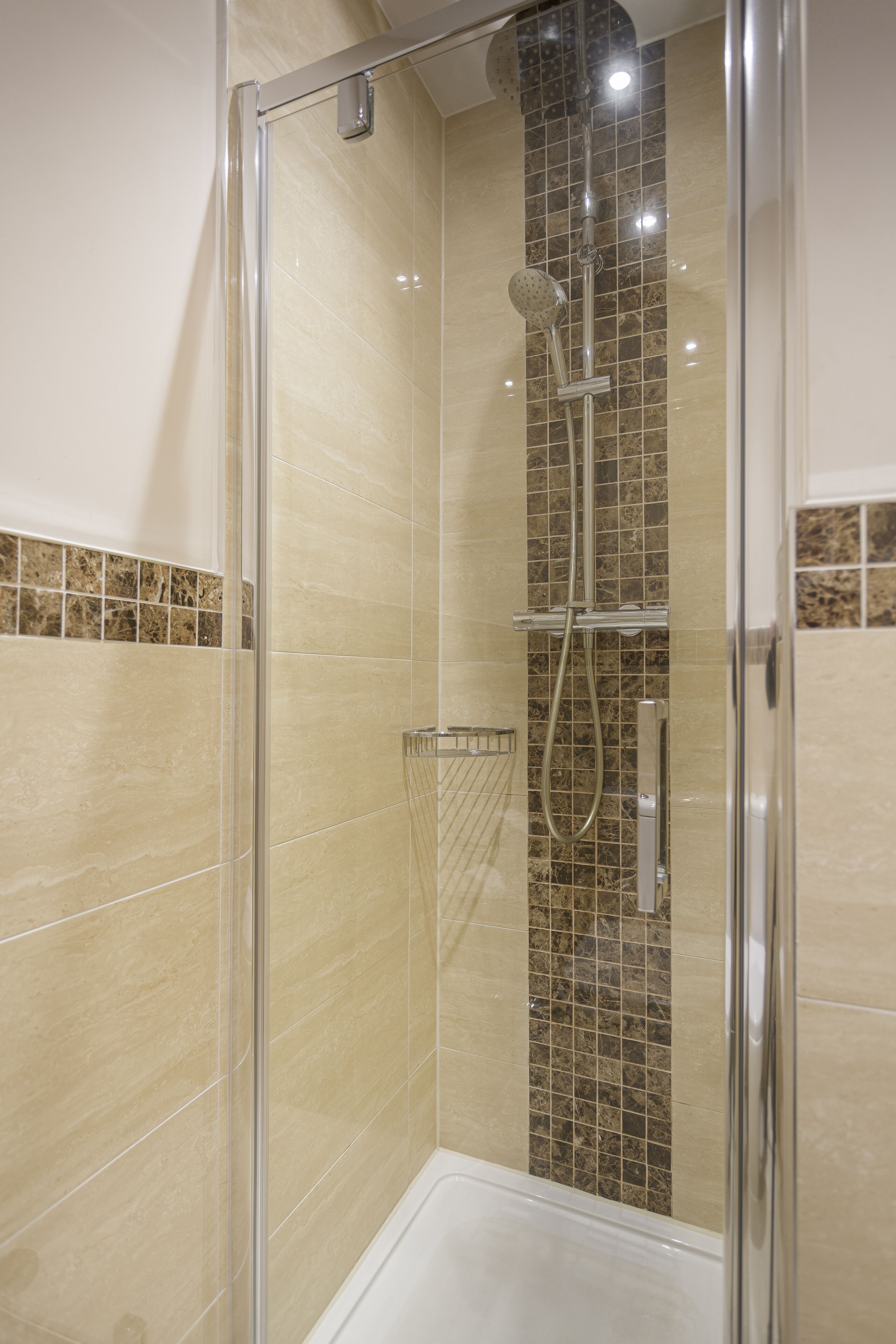 classic single room | bathroom | free toiletries, hair dryer, bathrobes, slippers