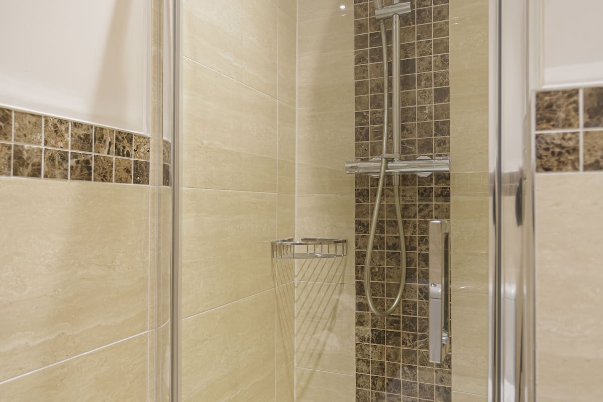 classic single room | bathroom | free toiletries, hair dryer, bathrobes, slippers