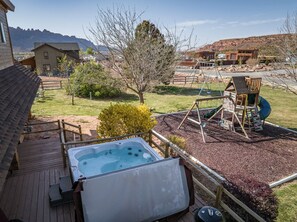 Outdoor spa tub