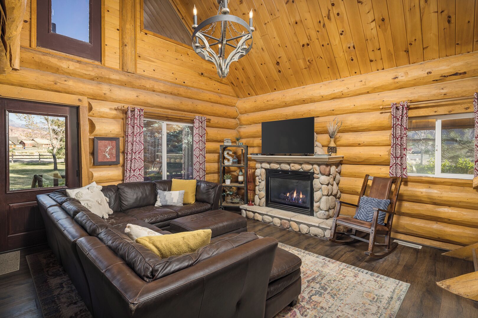 Smart TV, fireplace, Hulu, DVD player