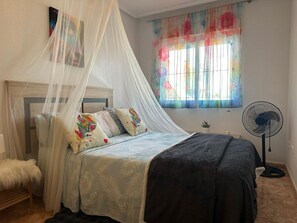 2 habitaciones, decoración personalizada y muebles diferentes 