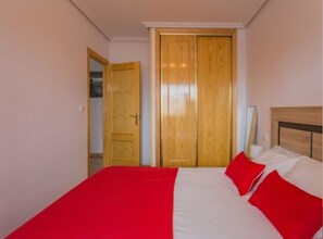 Apartemen Keluarga, 2 kamar tidur, pemandangan kolam renang | 2 kamar tidur dan didekorasi berbeda-beda