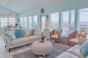 TV, DVD player, books - Splash Spacious 3BD 3bath Beachfront! Steps to Beach! (Bolivar Peninsula)