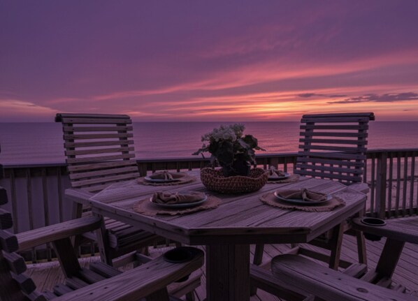 Outdoor dining - Splash Spacious 3BD 3bath Beachfront! Steps to Beach! (Bolivar Peninsula)