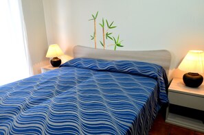 Apartament superior, 2 dormitoris, vistes a la piscina | 1 dormitori, caixa forta a l'habitació, wifi gratuïta i roba de llit