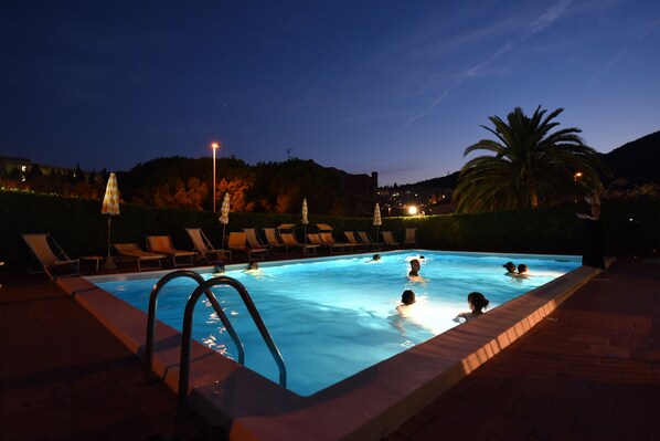 Seasonal outdoor pool, pool umbrellas, sun loungers