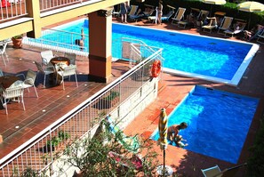Apartament superior, 2 dormitoris, vistes a la piscina | Balcó