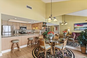 Fridge, microwave, oven, stovetop - 305- Take a look! The perfect BEACH retreat! Destin Beach Club (Destin)