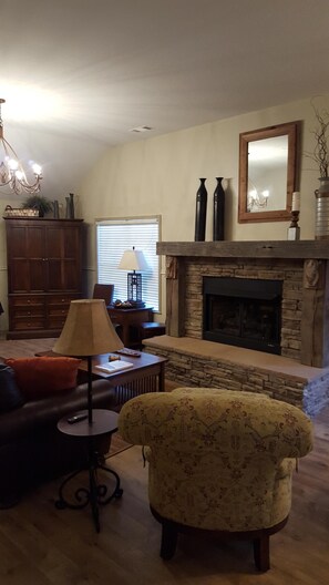 Living area - Relax and enjoy the peace and quiet at the Triple H House.  (Mountain View)