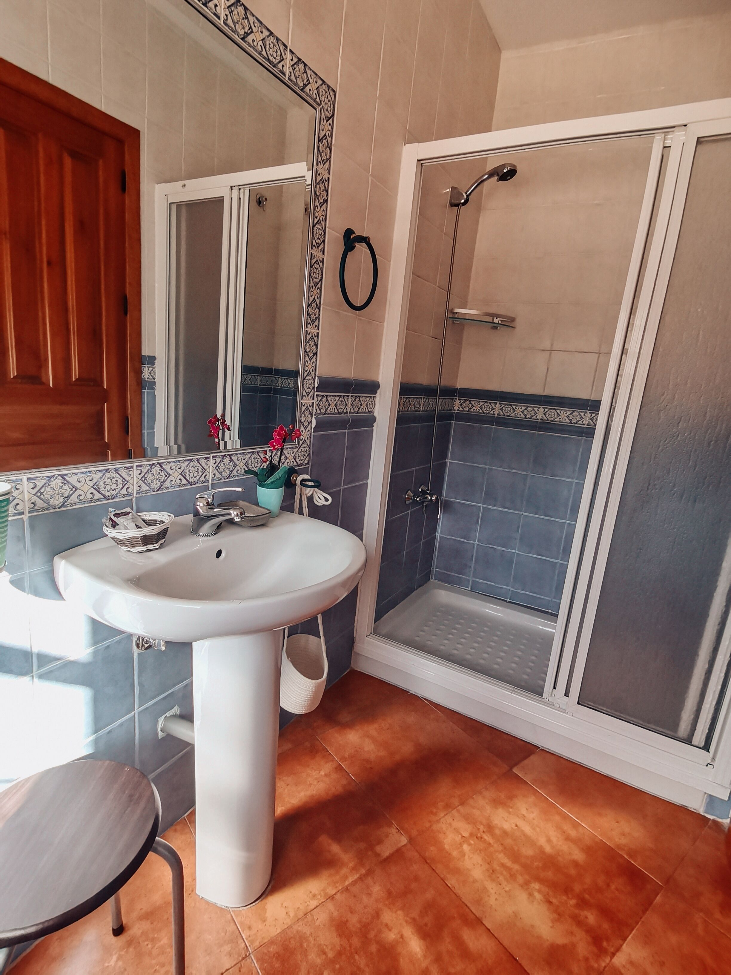 Habitacion Garganta | Badezimmer | Dusche, Haartrockner, Handtücher