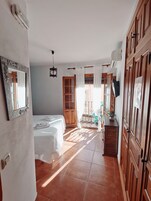 Habitacion Rutas con Encanto | Wifi gratis y ropa de cama