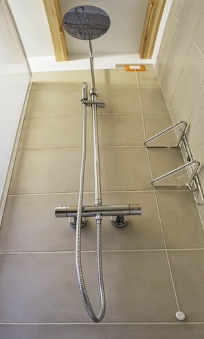 Romantisches Apartment, 1 Schlafzimmer, Küche, Turm | Badezimmer | Haartrockner, Bidet, Handtücher, Toilettenpapier