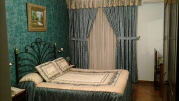 1 bedroom, soundproofing, cribs/infant beds, rollaway beds