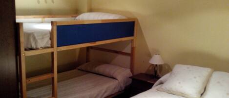 Classic Triple Room | 1 bedroom, soundproofing, cribs/infant beds, rollaway beds