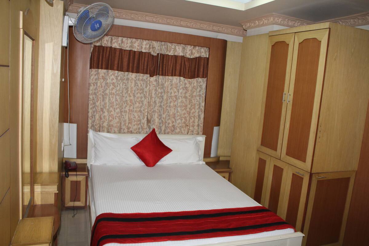 Comfort Single Room, 1 Bedroom, City View | 1 bedroom, in-room safe, soundproofing, rollaway beds