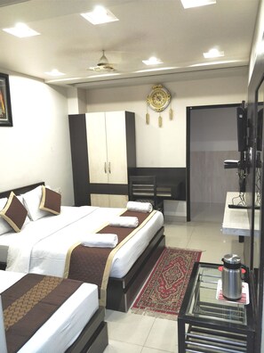 Family Room, 2 Double Beds - Hotel Jinendra Palace (Jaipur)