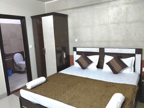 Deluxe Single Room - Hotel Jinendra Palace (Jaipur)