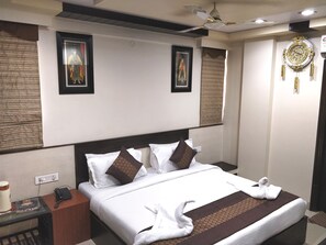 Deluxe Double Room - Hotel Jinendra Palace (Jaipur)