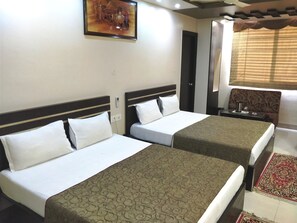 Family Room, 2 Double Beds - Hotel Jinendra Palace (Jaipur)