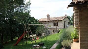 Children’s play area – outdoor