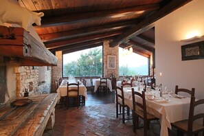 Dinner served - Agriturismo Valdifiori (Sassoferrato)