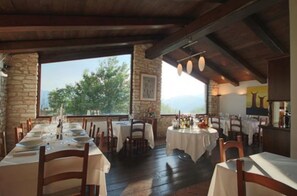 Dinner served - Agriturismo Valdifiori (Sassoferrato)