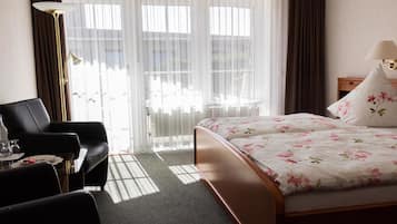 In-room safe, soundproofing, free WiFi, bed sheets