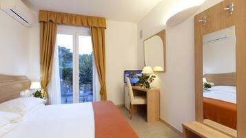 Double Room | Minibar, in-room safe, desk, blackout drapes