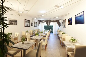 Desayuno buffet incluido todos los días