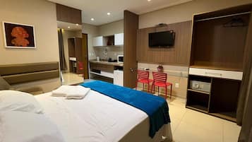 Estúdio básico | 1 quarto, roupas de cama premium, frigobar, cofres nos quartos