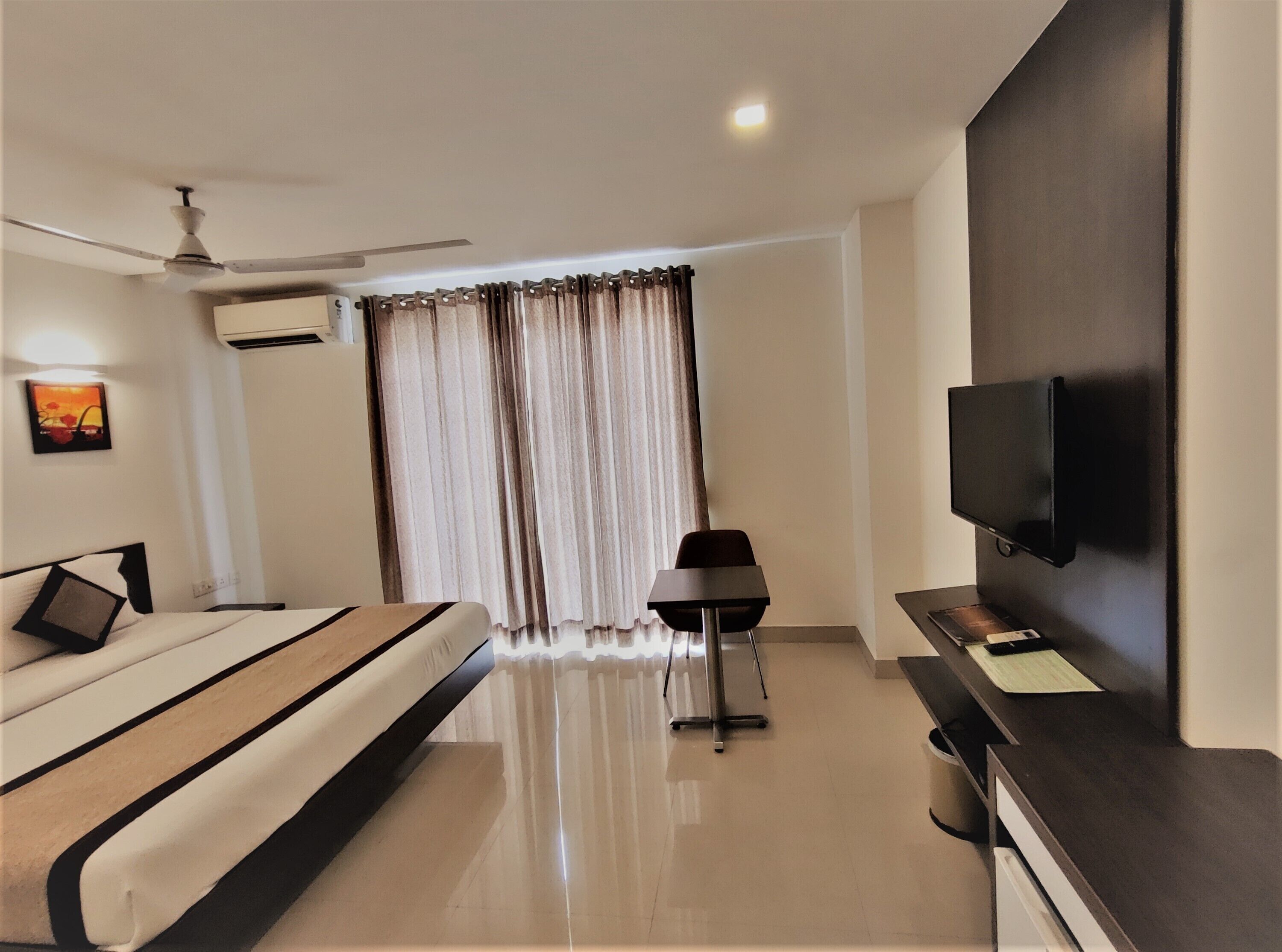 Executive tweepersoonskamer | Een kluis op de kamer, een bureau, een laptopwerkplek