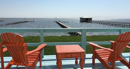 ¡Alejarse de todo! Waterfront Home en la Bahía de San Antonio; Muelle privado de 300 '