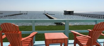 ¡Alejarse de todo! Waterfront Home en la Bahía de San Antonio; Muelle privado de 300 '