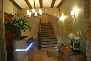 Interior entrance - Hotel Castillo de Alquézar (Alquezar)