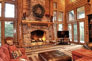 Smart-tv, eldstad, tv-spel och dvd-spelare