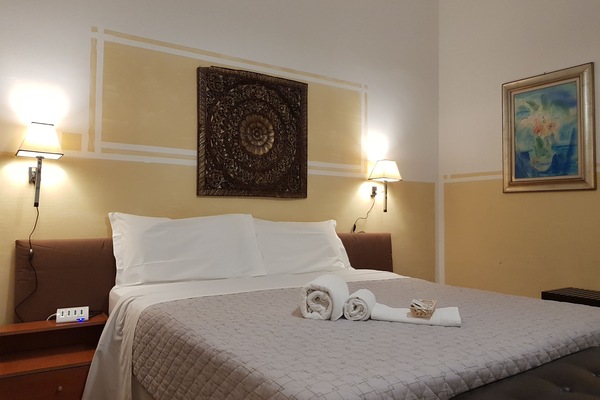 Kamer, 1 twee- of 2 eenpersoonsbedden, gemeenschappelijke badkamer | Gratis wifi, beddengoed