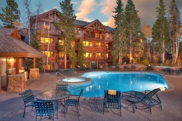 Community Heated Pool Open Year Round 60 steps from Unit