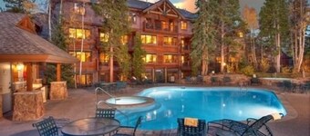 Unbeatable location! 5 Min Walk to Main St