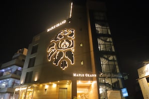 Front of property - Hotel Maple Grand (Agra)