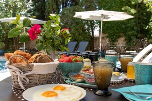 Desayuno continental incluido todos los días 