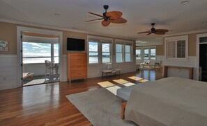 6 bedrooms, desk, iron/ironing board, WiFi