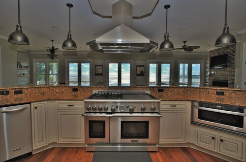 OCEANFRONT | LADY POSEIDON | POOL | SPA | HISSI